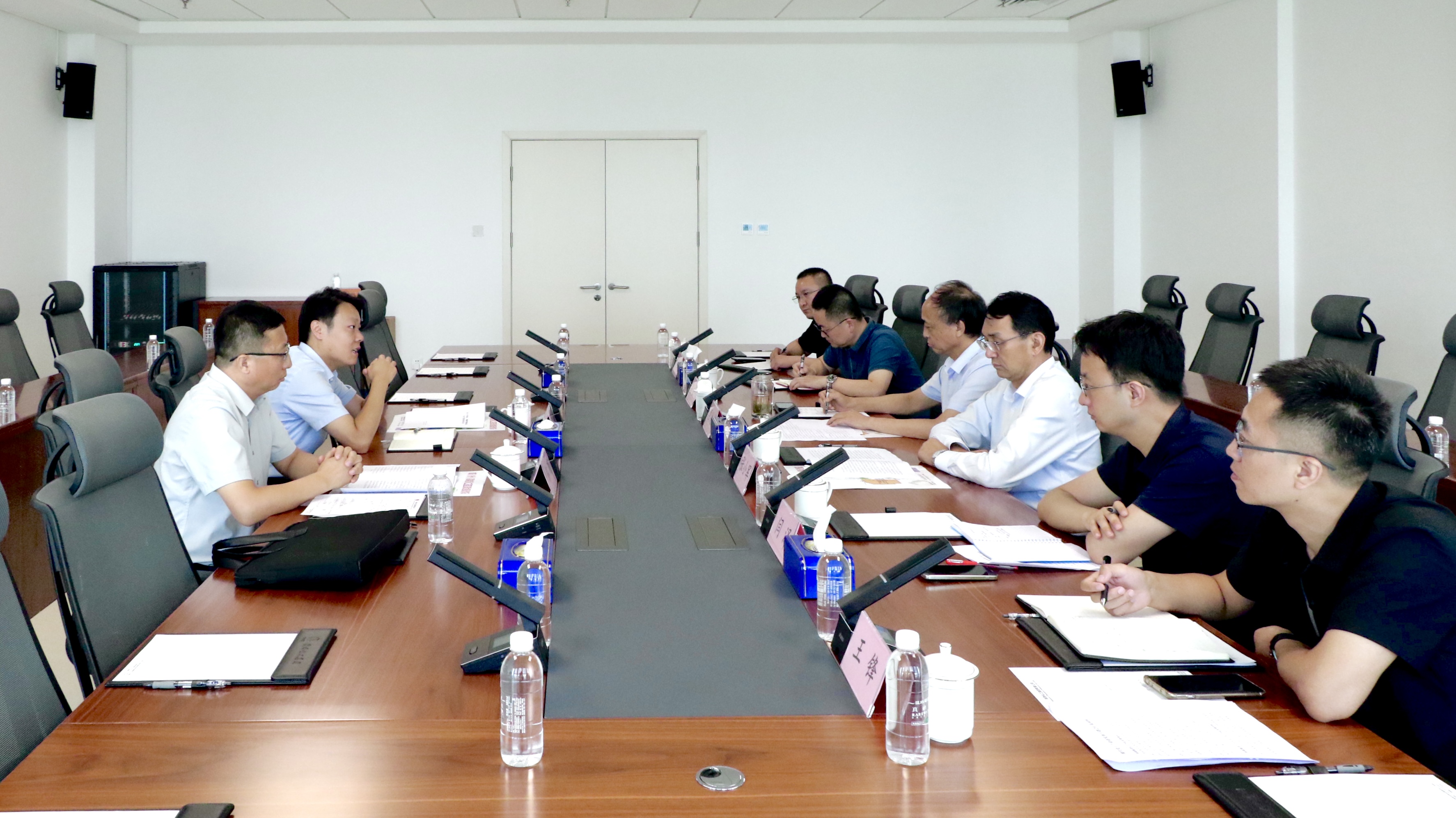 彬州市市长陈加宝到化工集团调研座谈.jpg